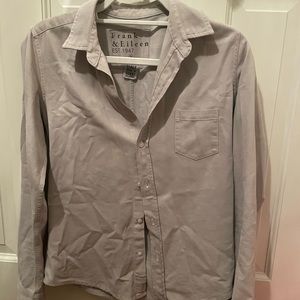 Frank & Eileen button down. In great condition. Size small